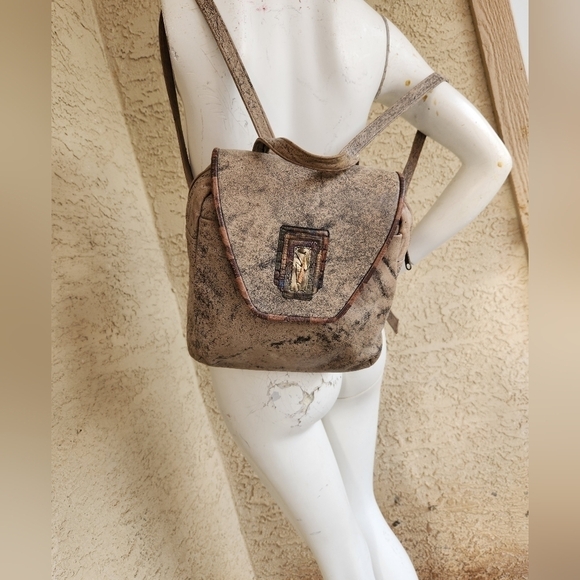 PAT SMILEY COLLECTION SUPER SOFT LEATHER BACKPACK - Picture 4 of 16